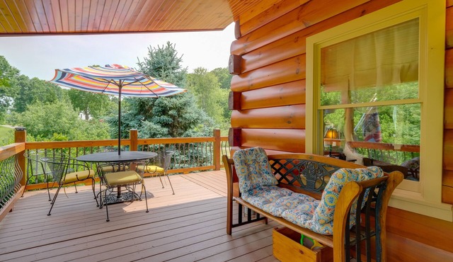 ‘Lakewood Lodge’ Escape w/Fire Pit