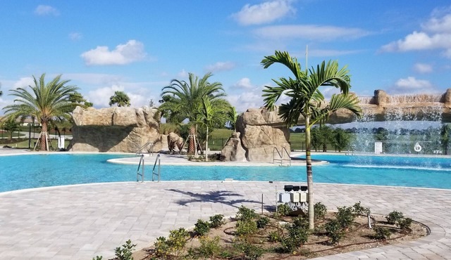 Lakewood National Condo. Convenient 1st floor unit with unlimited golf.