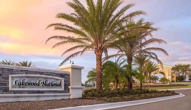 Lakewood National Golf Club Penthouse Condo with Luxury Amenities - Pet Welcome