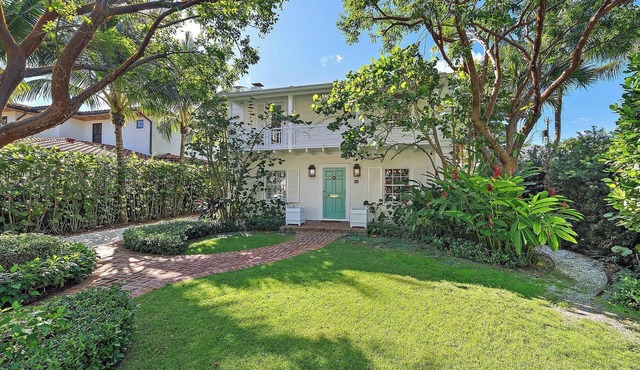Lakewood Place - Breezy Pool Retreat with 2-Story Guest House