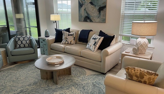 Lakewood Ranch Charming Villa in Esplanade at Azario