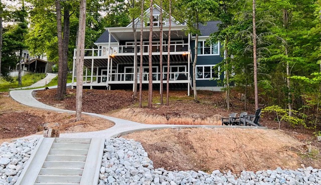 Lakin' It Easy, Stunning sunrise and sunset views with 300 feet of shoreline!