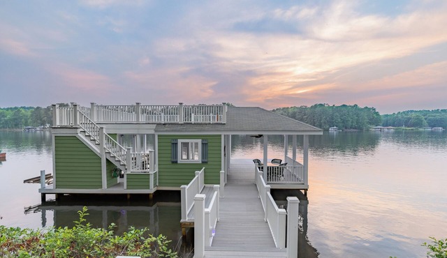 Lakin'ItEasy: Best Dock on lake, upper deck, and Boat slips open. Amazing Views!