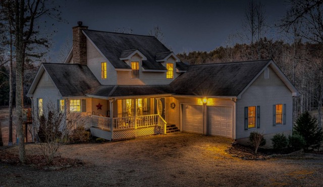 Lakin' Memories by Escape to Blue Ridge