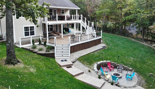 Lakin' Memories- Large Waterfront Home on KY Lake Perfect for Family Gatherings