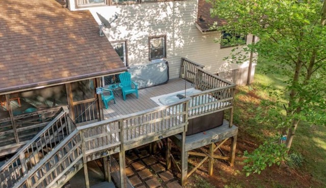LakingitEz.3BR/2BA amazing sunsets & hot tub