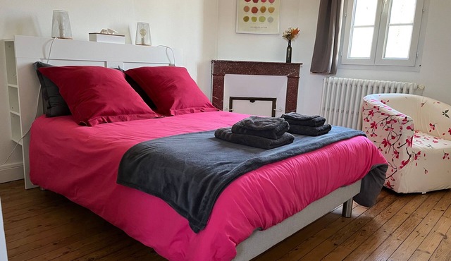 Lalande de Pomerol Guest Room with Shared Terrace, Garden, and Wi-Fi