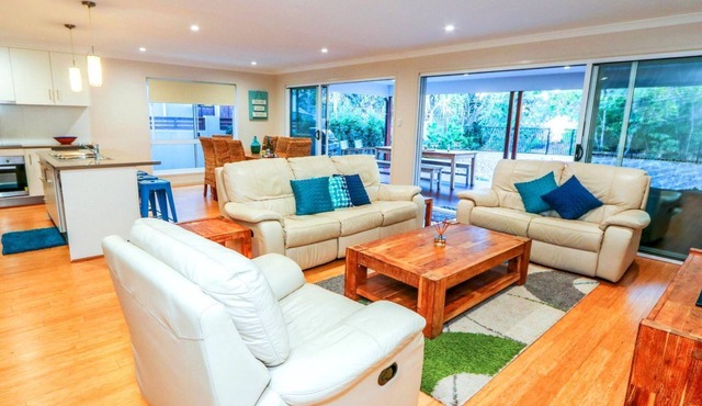 LALAPANZI holiday house - boat parking, pet friendly, on the beach