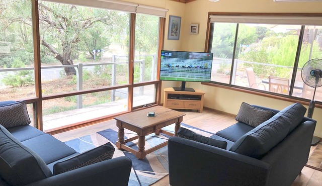 Lalapanzi - Kick back and relax (Pet Friendly)nSleeps 6 - 3 bedrooms - 1 bath