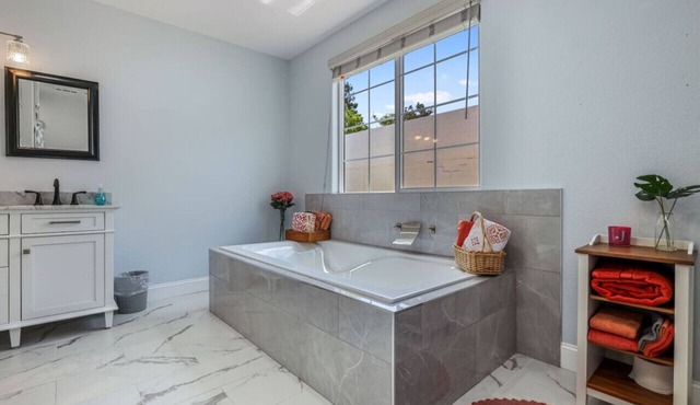 LaLoma Delight. Travel Retreat!