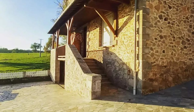 Lamalpapoche gîte in the heart of an old-fashioned farm with unusual animals.