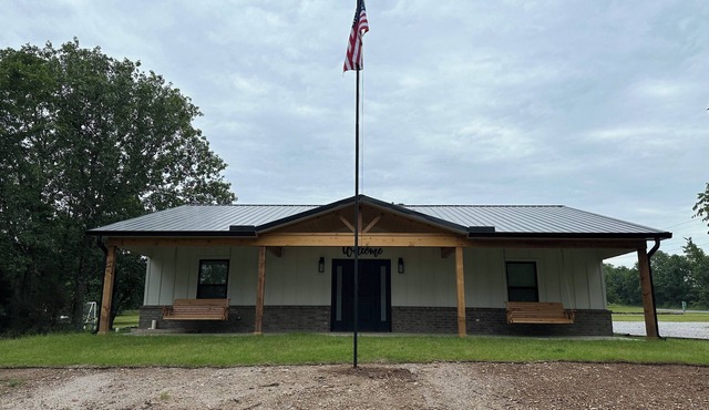 LaMar-a-Lago is a beautiful new home minutes from Lake Tenkiller