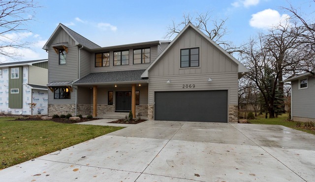 Lambeau’s Legendary Packer Experience, 3-5 minute walk to Lambeau