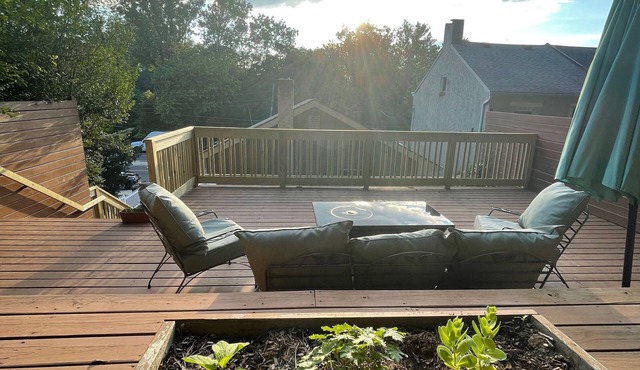 Lambertville-in town-Elevated Deck-Stroll by Delaware River just blocks away