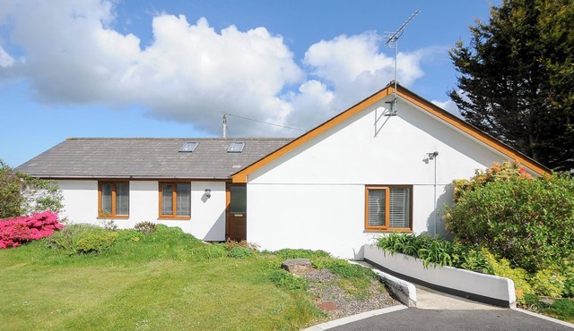 LAMBLEY VIEW, pet friendly, country holiday cottage in Bude