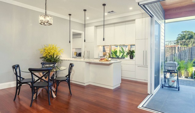 Lambton Park Luxury Escape✨ Fireplace✨New Build