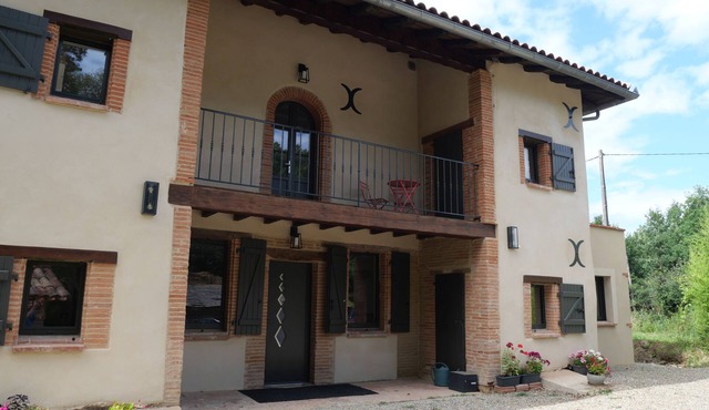 "LAMIELLE" LARGE HOUSE RESTORED ON THE HILLS OF MOISSAC