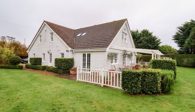 LAMPLAND HOUSE, family friendly, with a garden in Walberswick