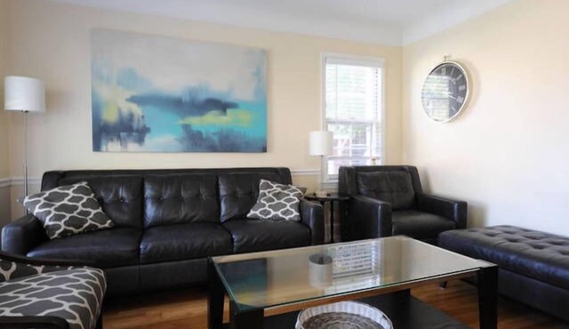 Lamplight House - Quiet Beauty Close to ALL Downtowns!