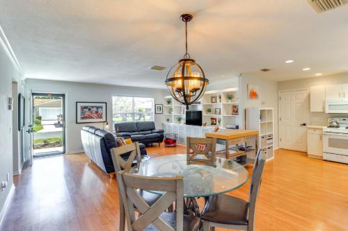 Lanai and Gas Grill Bright Home in The Villages!
