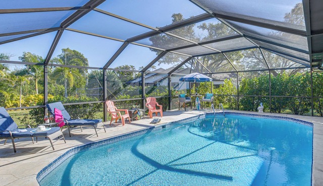 Lanai, Pool & Hot Tub! Fort Myers Coastal Retreat