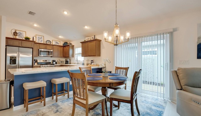 Lanai & Resort Amenities: The Villages Getaway