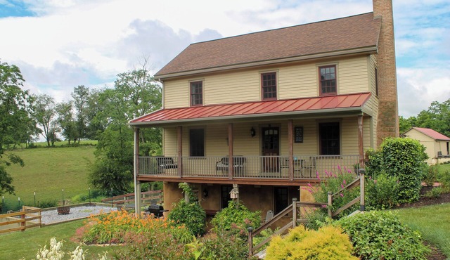 Lancaster co. farmhouse in the heart of amish country