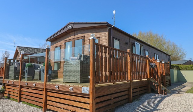LANCASTER LODGE, pet friendly in South Lakeland Leisure Village