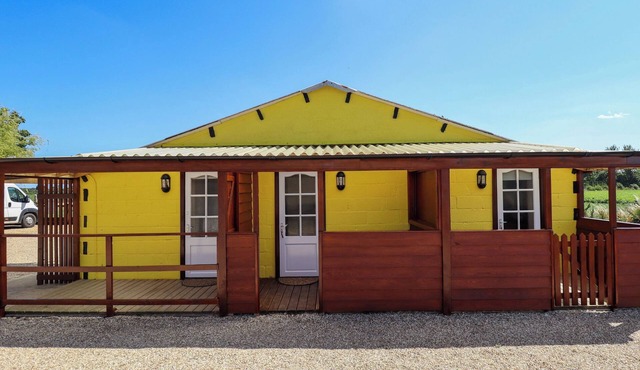 LANCASTER, pet friendly, character holiday cottage in Coningsby