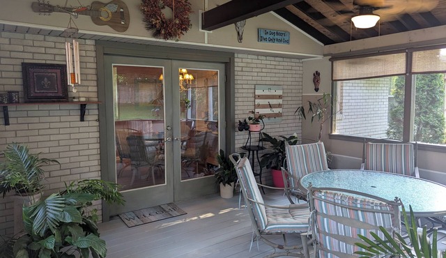 Land O Lakes/4 Bdrm4 Bed,1.5 Bath,Screen Patio,Garden View,3 tvs,wifi