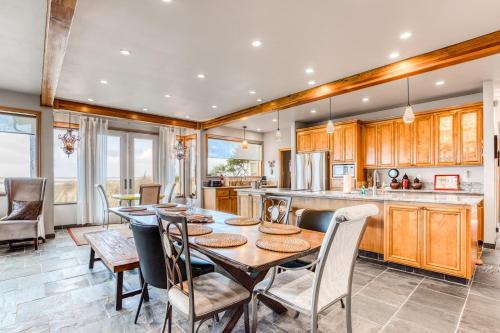 Land of the Sea Luxury