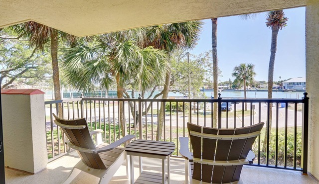 Land's End 202 building 1 -On the beach, Beautiful Updates!