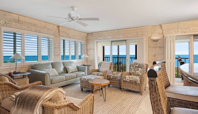 Land`s End Beachfront Elegance: Top Floor Corner