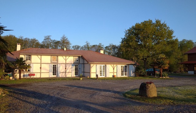 Landaise house on the edge of the forest, equestrian facilities available