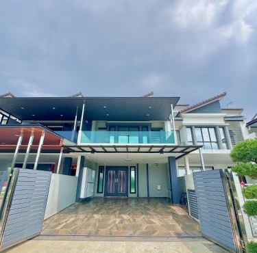 Landed Austin Homestay 11 Pax KTV Mahjong BBQ Glenmarie by Stayrene