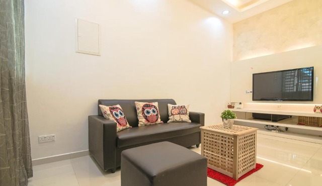 Landed Cozy House Near SPICE, Airport