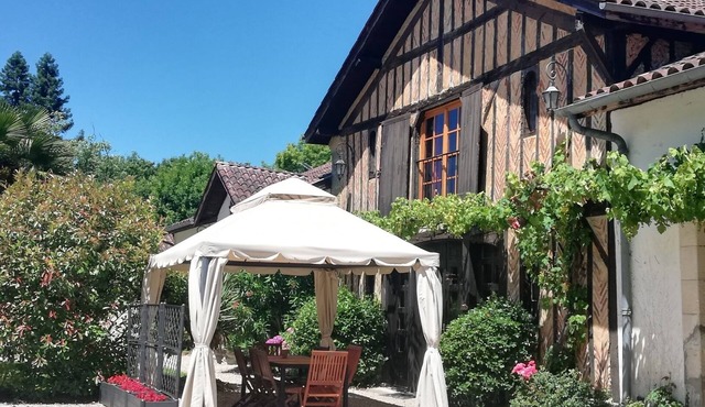 Landes/South-west - Gîte 8-10 people on large wooded grounds with swimming pool