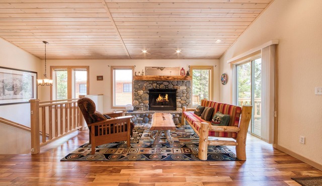 Landfall on the North Shore by Tahoe Getaways- Dog Friendly - Fenced Yard & Walk to Lake