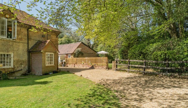 Landfords Cottage - Two Bedroom House, Sleeps 4