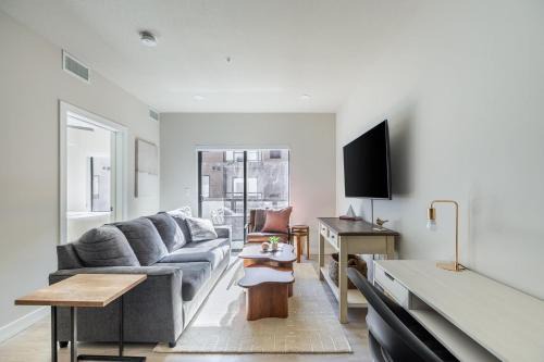 Landing Amazing 1BD in Granary District