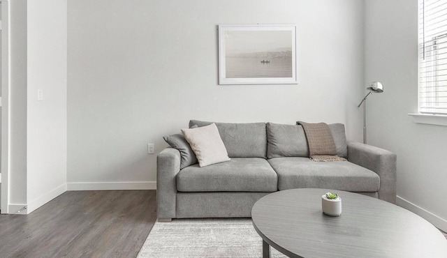 Landing | Amazing 1BD, Courtyard, Gym