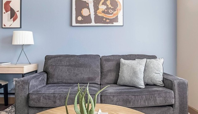 Landing | Amazing 1BD, Courtyard, Gym