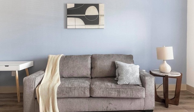 Landing | Amazing 1BD, Courtyard, Gym