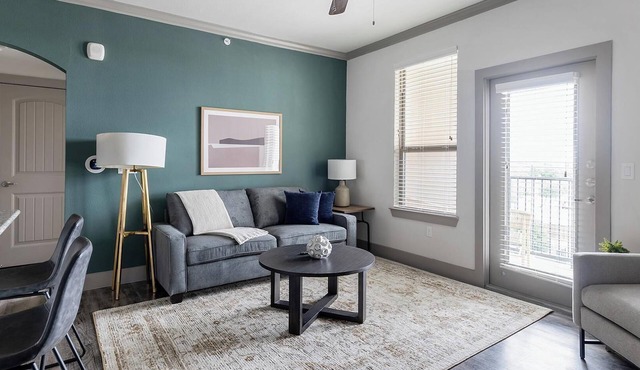 Landing | Amazing 1BD, Courtyard, Gym