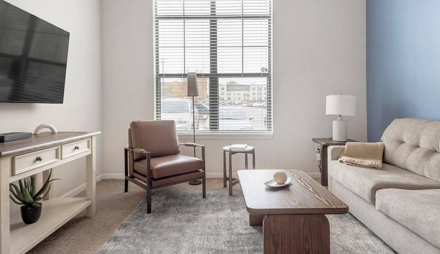 Landing | Amazing 1BD, Pool, Gym