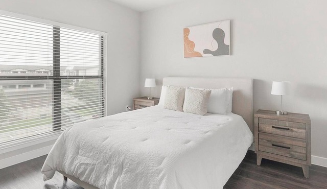 Landing | Amazing 1BD, Pool, Gym