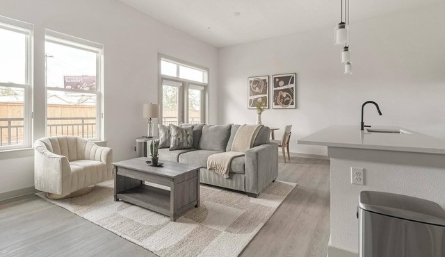 Landing | Amazing 1BD, Rooftop Lounge, Pool