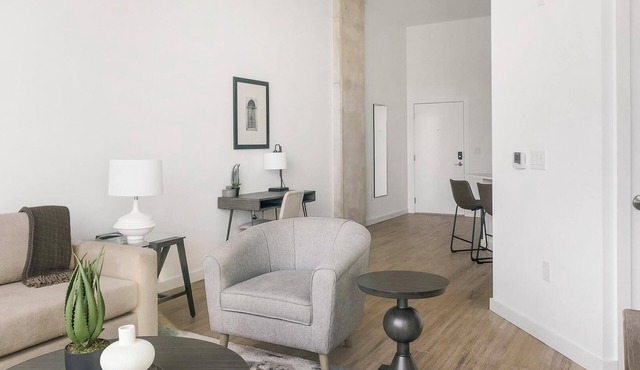 Landing | Amazing 1BD, Courtyard, Gym