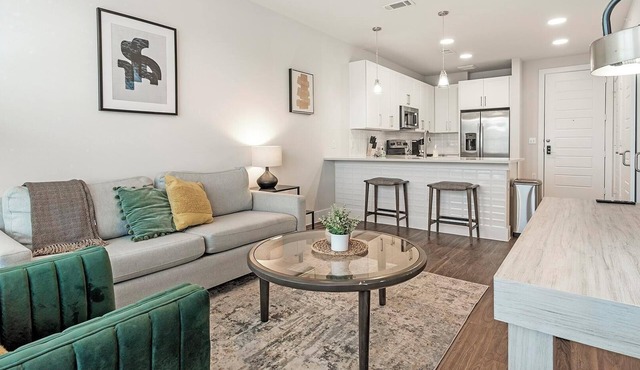 Landing | Amazing 1BD, Pool, Clubhouse