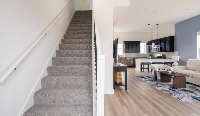 Landing | Amazing 2BD in Lee's Summit